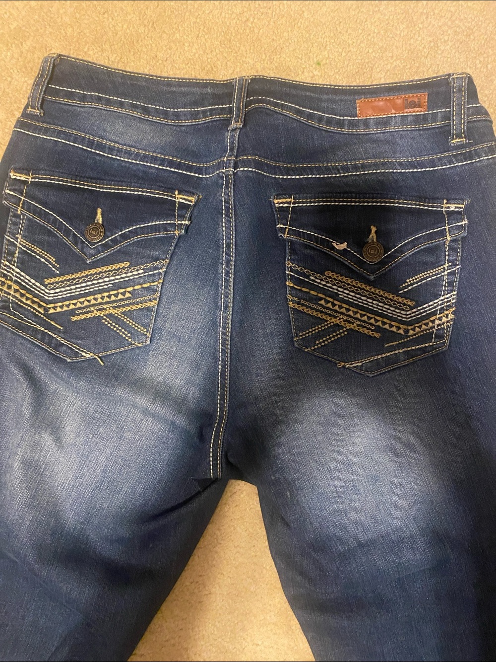 L.E.I CURVY BOOT CUT JEANS